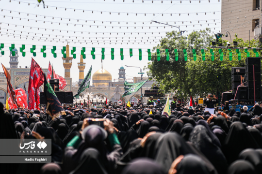 اجتماع بزرگ صادق یون هم‌زمان با سالروز شهادت امام جعفر صادق (ع) روز پنجشنبه با حضور پرشور مردم مشهد در میدان شهدای این شهر برپا شد.
