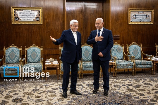 «سمیر عبید» وزیر تجارت و توسعه صادرات تونس، ظهر یکشنبه (۷ اردیبهشت) با «محمدرضا عارف» معاون اول رئیس جمهور در نهاد ریاست جمهوری دیدار و گفت و گو کرد.