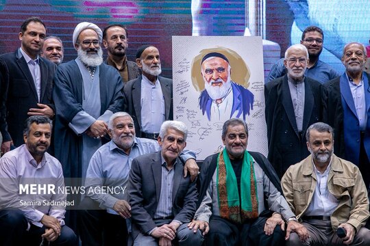 رویداد علمدار ستایشگری در منزل اول، به پاسداشت مقام پیرغلام متعهد آل الله، مرحوم حاج میرزا علی آهی، روز یکشنبه ۷ اردیبهشت در سالن همایش‌های مجتمع فرهنگی شهدای انقلاب اسلامی (سرچشمه) برگزار شد