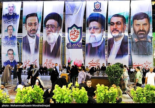 مراسم نخستین سالگرد شهادت آیت‌الله رئیسی و دیگر شهدای خدمت؛ با حضور مردم، خانواده شهدا و مسئولان دولت سیزدهم در امامزاده صالح(ع) برگزار شد.
