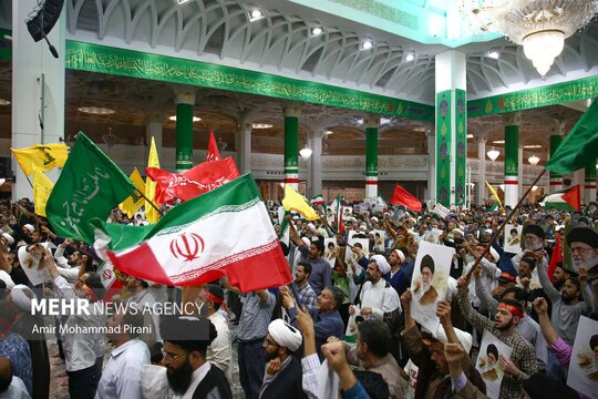 اجتماع «فدائیان ولایت، مدافعان وطن» در حرم حضرت معصومه(س)