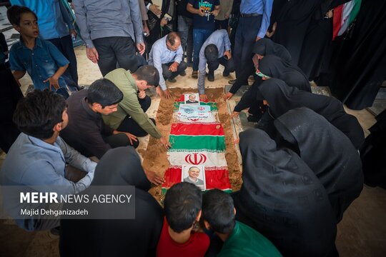 مراسم تشییع پیکر مطهر شهید اکبر مطلبی‌زاده از دانشمند هسته‌ای صبح پنجشنبه ۲۹ خرداد با حضور اقشار مختلف مردم در یزد برگزار شد.