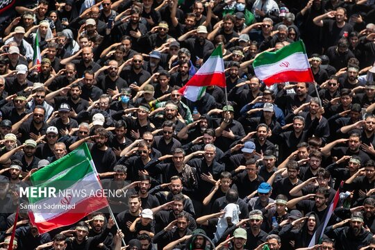 مراسم عزاداری عاشورای حسینی و اقامه نماز ظهر عاشورا یکشنبه ۱۵ تیرماه از دانشگاه امام صادق (ع) تا میدان شهید طهرانی مقدم برگزار شد.