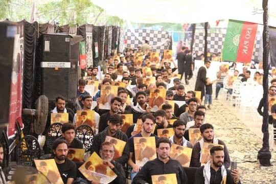 دانشجویان امامیه پاکستان در مراسم یوم حسین(ع) در دانشگاه اردو کراچی، با رهبر معظم انقلاب تجدید بیعت کردند.