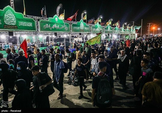 عبور زائران اربعین حسینی از مرز شلمچه