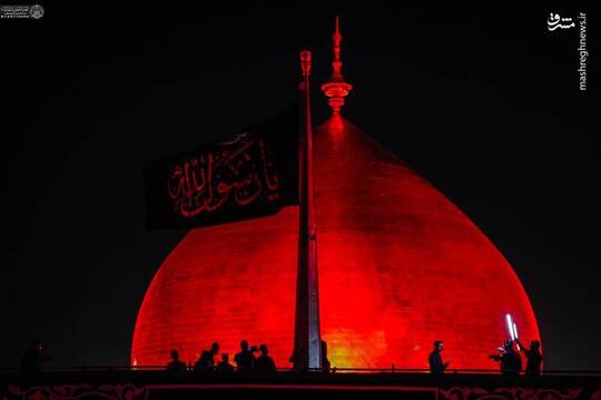 به مناسبت فرا رسیدن وفات شهادت‌گونه نبی مکرم اسلام حضرت محمد(ص) و شهادت امام حسن مجتبی و امام رضا علیه‌السلام پرچم گنبد حرم مطهر علوی تعویض شد.