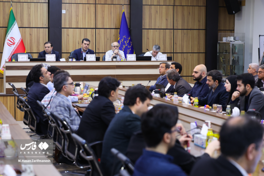 نشست ارائه نسخه اولیه سامانه دستیاران هوش مصنوعی دستگاه های اجرایی با حضور حسین افشین معاون علمی، فناوری و اقتصاد دانش بنیان رئیس جمهور برگزار شد.