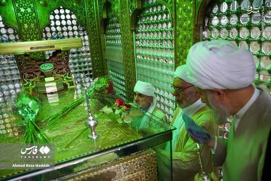 غبارروبی حرم مطهر شاهچراغ(ع) در هفته وحدت