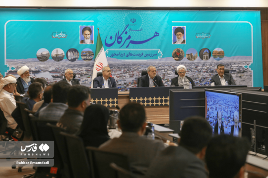 مسعود پزشکیان رییس جمهور کشورمان در سفری یک روزه به هرمزگان چند پروژه مهم را افتتاح و با نخبگان و فعالان اقتصادی و خیران مدرسه ساز دیدار کرد.