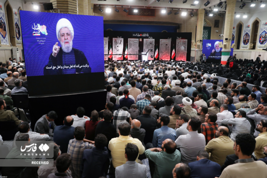 رویداد ملّی «ایران همدل» روایتی از همدلی ملّت ایران از کرونا تا طوفان الاقصی و جنگ ۱۲ روزه‌ی رژیم صهیونی، صبح روز سه‌شنبه ۱۵ مهرماه در حسینیه امام خمینی(ره) برگزار شد.