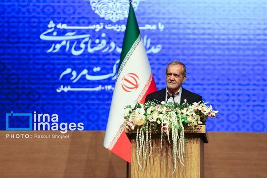 بیست‌ و هفتمین جشنواره خیرین مدرسه‌ساز، صبح پنجشنبه  با حضور «مسعود پزشکیان» رئیس جمهور در اصفهان برگزار شد.