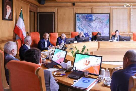 مسعود پزشکیان رئیس جمهور امروز شنبه در جلسه شورای معاونین وزارت کشور حضور پیدا کرد.