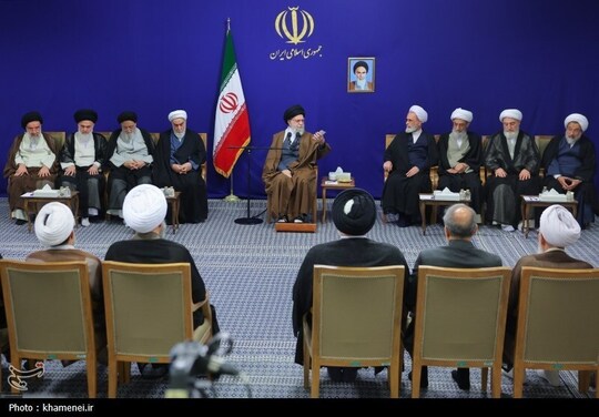 دیدار دست‌اندرکاران کنگره بین‌المللی علامه میرزای نائینی با رهبر انقلاب