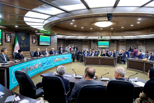 نشست رئیس‌جمهور پزشکیان با فرهیختگان و فعالان سیاسی، اجتماعی و فرهنگی استان آذربایجان غربی.