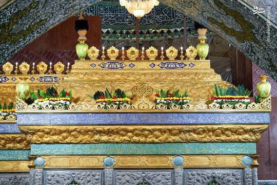 گل‌آرایی ضریح حرمین سامرا در سالروز ولادت زینب کبری(س)