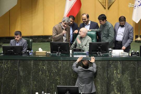 جلسه علنی امروز یکشنبه ۱۱ آبان‌ ۱۴۰۴ مجلس شورای اسلامی به ریاست محمدباقر قالیباف رئیس قوه مقننه رأس ساعت ۸ و ۸ دقیقه و با حضور ۲۰۰ نفر از نمایندگان برگزار شد.