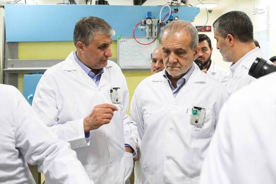 حضور رئیس جمهور در سازمان انرژی اتمی