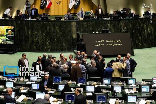جلسه علنی مجلس شورای اسلامی روز سه‌شنبه ۴ آذر ۱۴۰۴ به ریاست محمدباقر قالیباف و با حضور محمدرضا ظفرقندی وزیر بهداشت درمان و آموزش پزشکی برگزار شد.
