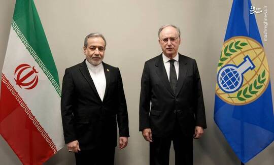 سید عباس عراقچی وزیر امور خارجه با فرناندو آریاس مدیرکل سازمان منع سلاح‌های شیمیایی در لاهه دیدار و گفت‌وگو کرد.