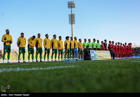 دیدار تیم‌های فوتبال شمس آذر قزوین و پرسپولیس