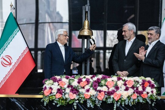 معاون اول رئیس‌جمهور در آیین نواختن زنگ آغاز معاملات بورس