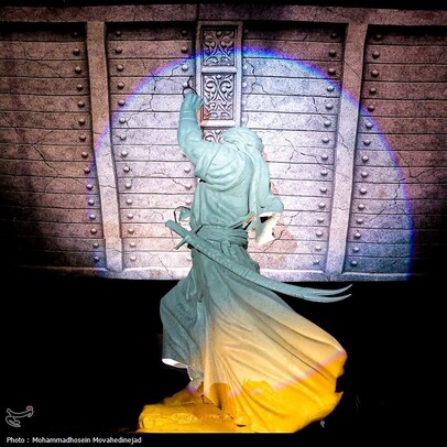 مراسم رونمایی از مجسمه نماد «فاتح خیبر» همزمان با ولادت باسعادت امیرالمؤمنین علی(ع) با حضور مدیران شهری، در میدان امام خمینی (ره) تهران برگزار شد.