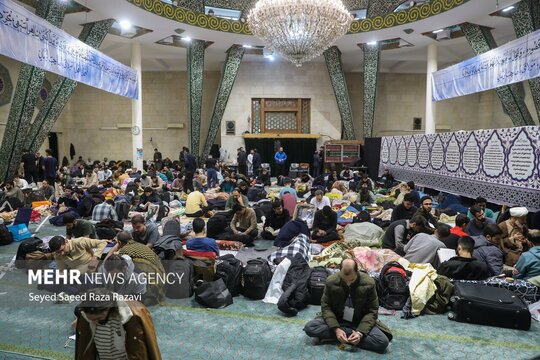 مراسم معنوی اعتکاف همزمان با ایام اعتکاف رجبیه با حضور معتکفین در دانشگاه تهران در حال برگزاری است.