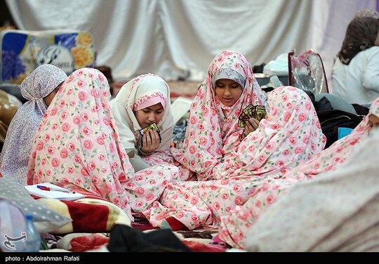 مراسم معنوی اعتکاف دختران دانش آموز درهمدان
