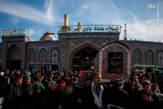 به مناسبت فرا رسیدن شهادت علیاءمخدره حضرت زینب کبری سلام‌الله علیها مراسم تشییع نمادین پیکر آن حضرت در کربلا برگزار شد.