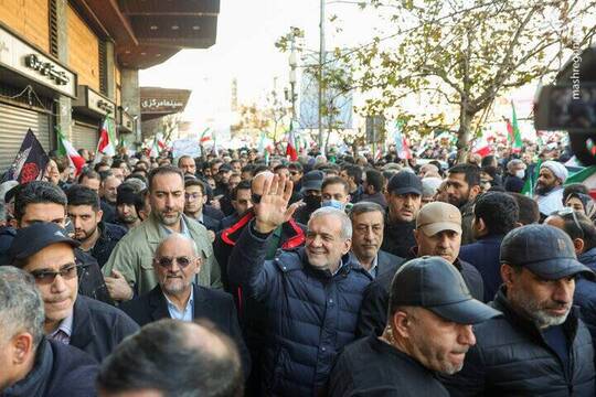 حضور مسعود پزشکیان رئیس جمهو در راهپیمایی ضد تروریستی تهران