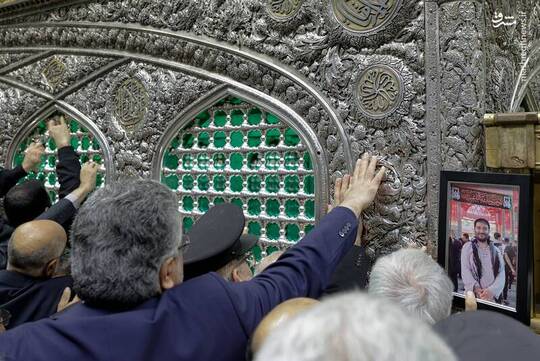 آیین غبارروبی ضریح نورانی رضوی با حضور خانواده شهدای اغتشاشات