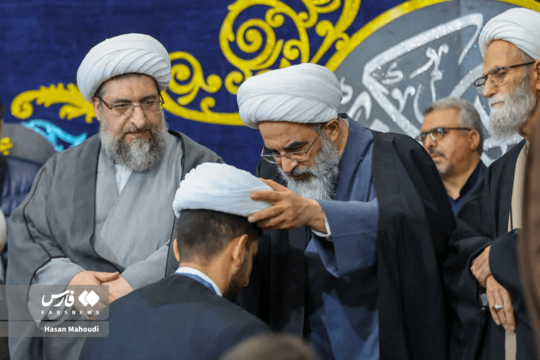 عمامه‌گذاری طلاب حوزه علمیه بناب در روز نیمه شعبان