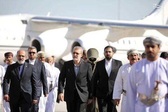 ورود علی لاریجانی به فرودگاه مسقط