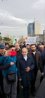 حضور سید عباس عراقچی وزیر امور خارجه در راهپیمایی یوم الله ۲۲ بهمن