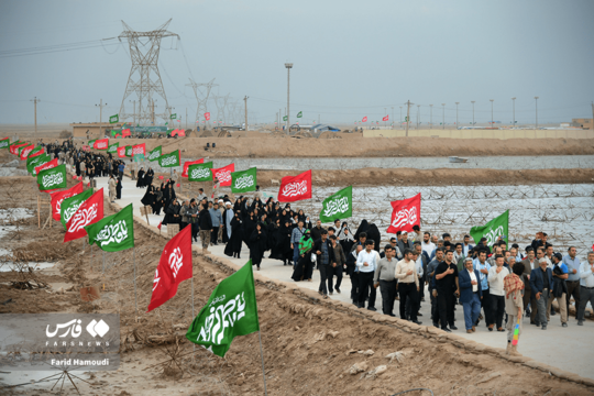 یادمان شهدای شلمچه این روزها میزبان خیل زائرانی است که برای زیارت سرزمین ایثار و شهادت و تجدید عهد با شهدا، قدم در این خاک مقدس گذاشته‌اند.