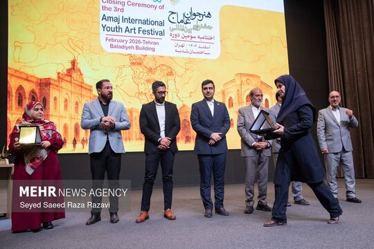 مراسم اختتامیه سومین دوره جشنواره بین‌المللی هنر جوان «عاماج» با محور گفتگوهای تحلیلی و اجتماعی با حضور و سخنرانی لطف‌الله فروزنده، معاون شهردار تهران و با تقدیر از برگزیدگان در ساختمان بلدیه تهران برگزار شد.