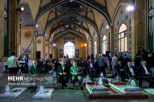 آیین گرامیداشت هفته امور تربیتی با حضور علیرضا کاظمی وزیر آموزش‌وپرورش در جوار مزار شهدای دولت، برگزار شد.