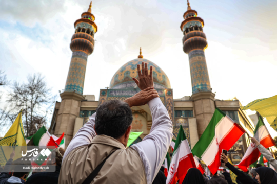 مردم تهران با تجمع در میدان فلسطین حملات، آمریکا و رژیم صهیونسیتی به مناطق مختلف ایران را محکوم کردند.