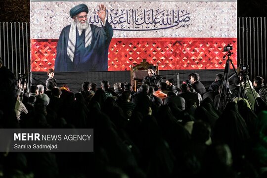 در پی حمله تجاوزکارانه رژیم صهیونیستی و آمریکا به خاک کشورمان و تائید شهادت مقام معظم رهبری، مردم پایتخت همزمان با دیگر نقاط کشورمان شامگاه ۱۰ اسفند با حضور در مقابل دانشگاه تهران به عزاداری پرداختند.