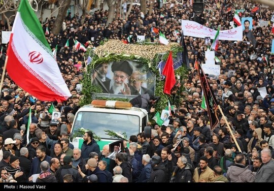 در پی حملات و تجاوز آمریکایی - صهیونی به کشور روز دوشنبه، پیکر شهدای مدافع وطن، با حضور پر شور مردم عزادار تبریز تشییع شد.