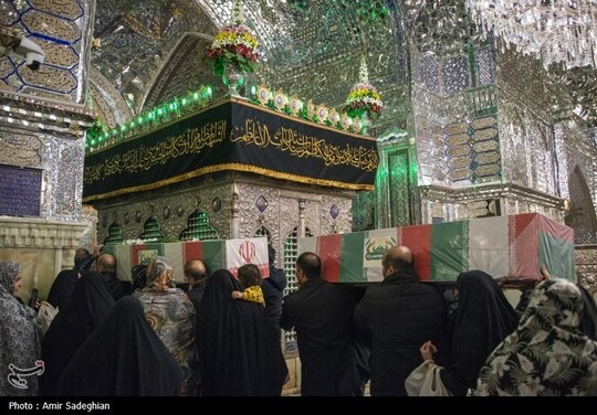 مراسم وداع با پیکر 14 شهید حمله آمریکایی - صهیونیستی صبح امروز در حرم مطهر حضرت شاهچراغ (ع) و در شبستان امام خمینی حرم مطهر برگزار گردید.