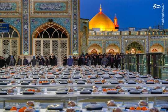 آستان مقدس علوی در صحن حضرت زهرا(س) با برپایی سفره افطاری از روزه‌داران ماه رمضان پذیرایی می‌کند.