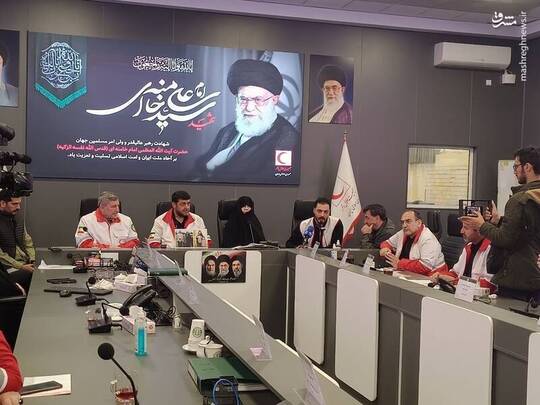 حضور دختر سردار سلامی در کنار امدادگران هلال احمر