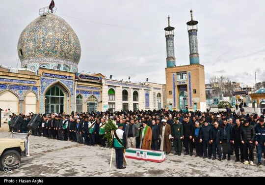مراسم تشییع پیکر مطهر شهید حسین بازرگانی‌فر از مقابل امامزاده سید ابراهیم(ع) آغاز و تا گلزار شهدای بهشت حضرت معصومه(س) (مزار بالا) در بلوار آزادی ادامه یافت.