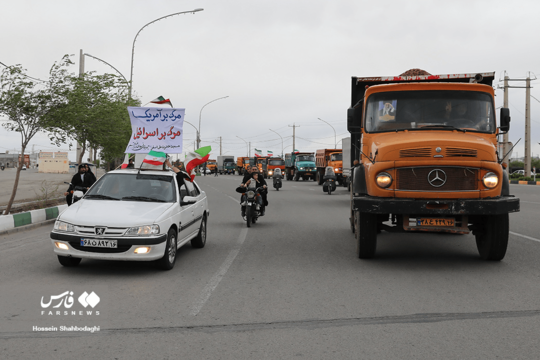 جمعی از کامیون‌داران قمی در حرکتی خودجوش رژه کامیونی به راه انداختند و با رهبر شهید و آیت‌الله سید مجتبی خامنه‌ای بیعت کردند.
