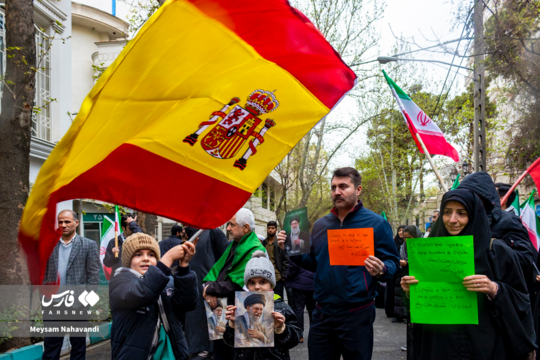 تجمع مردمی دانشجویی در قدردانی از مواضع حق‌طلبانهٔ دولت و ملت اسپانیا در حمایت از جمهوری اسلامی ایران و آرمان فلسطین در مقابل سفارت اسپانیا برگزار شد.