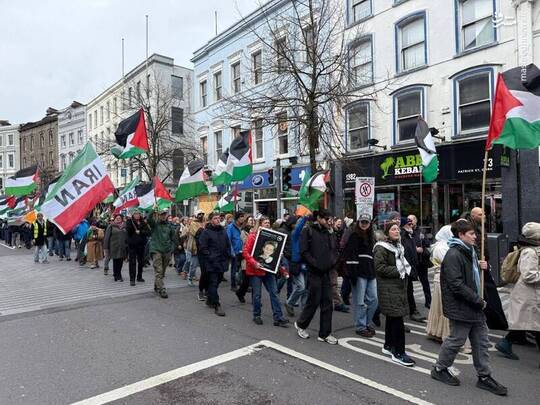 راهپیمایی مخالفان جنگ با ایران، لبنان و فلسطین در کورک ایرلند انجام شد. شرکت کنندگان خواستار توقف جنگ، بمباران و کشتار مردم توسط رژیم صهیونسیتی و آمریکا شدند.