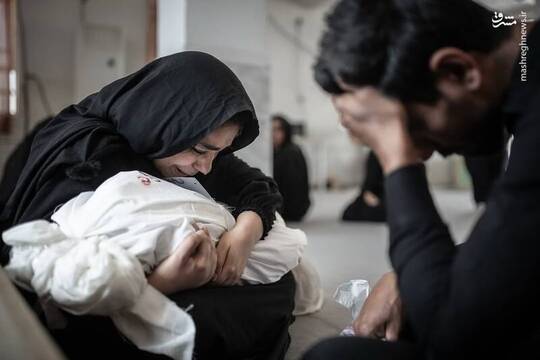 تشییع پیکر دانش‌آموز محمدطاها جعفری از شهدای مدرسه میناب پس از ۳۰ روز
