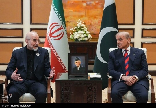 شهباز شریف نخست وزیر پاکستان و محمدباقر قالیباف رئیس مجلس شورای اسلامی عصر روز شنبه دیدار و گفت‌وگو کردند. این دیدار در حاشیه حضور هئیت ایرانی «میناب 168» در اسلام‌آباد انجام شد.