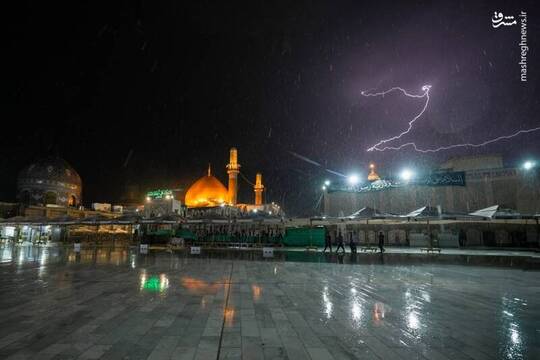 لحظه ایجاد رعدوبرق برفراز آسمان حرمین امامین عسکرین سامرا که موجب بارش باران شد.
